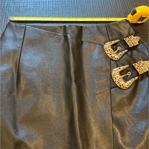 🔔 Forever 21 mini skirt - Picture 2 of 10